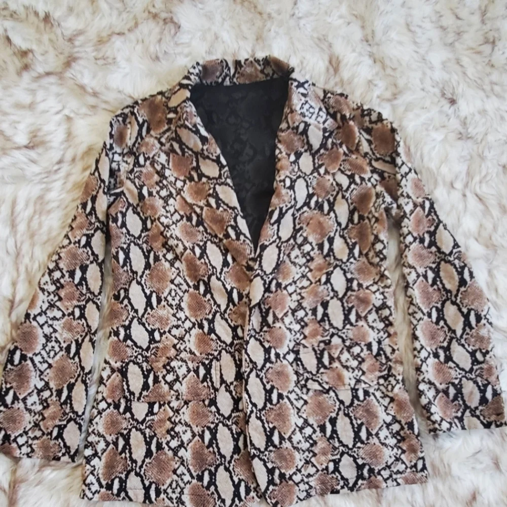Animal Print Design Jacket 🌴 - Picture 2 of 8